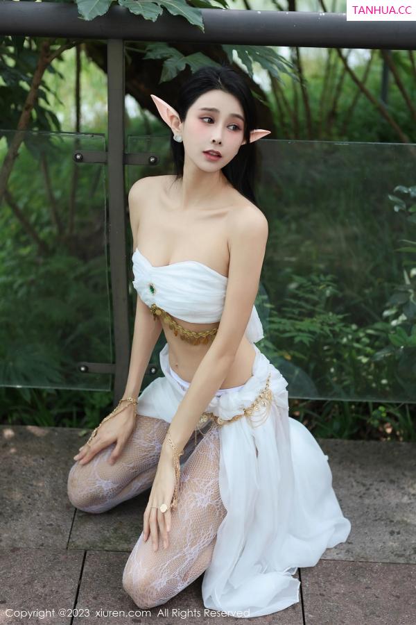 草莓  [XiuRen]高清写真图 2023.11.02 No.7598 草莓mm 美腿户外第11张图片